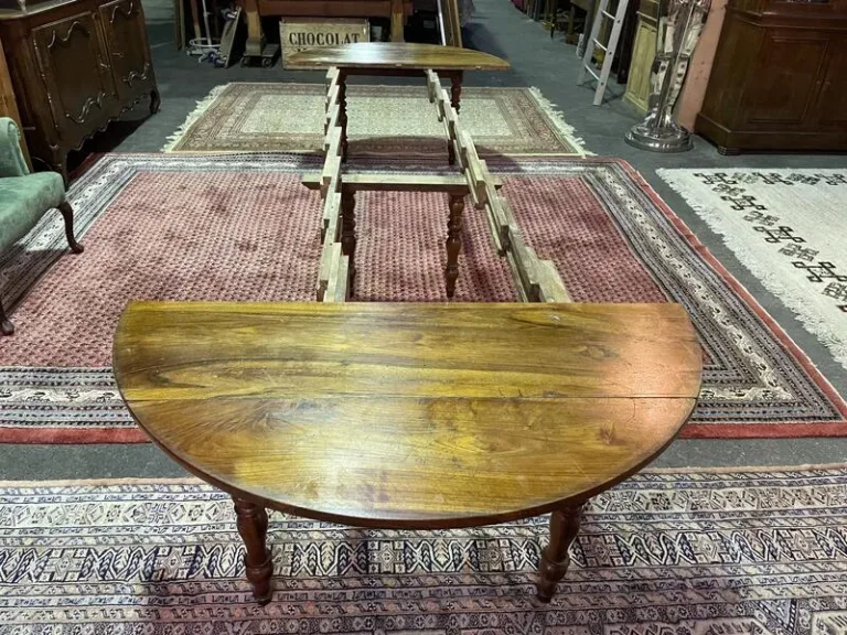 Table de salle à manger ronde Louis Philippe à 6 pieds