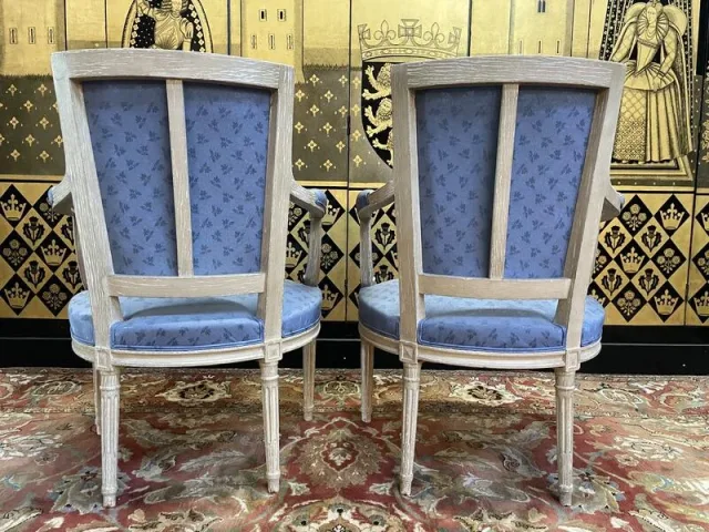 Paire de fauteuils cabriolets de style Louis XVI
