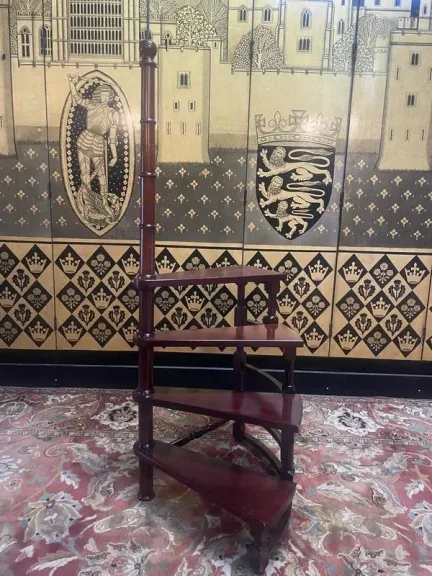 Staircase - Library stepladder English