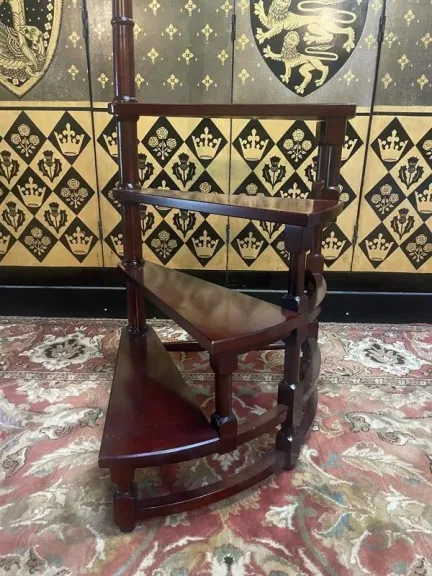 Staircase - Library stepladder English