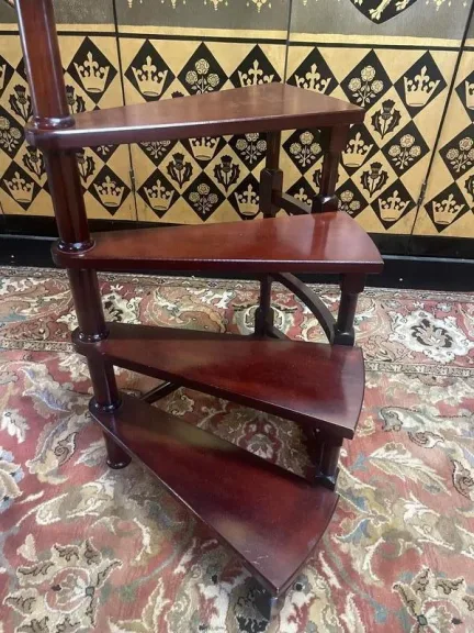 Staircase - Library stepladder English