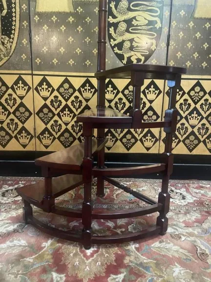Staircase - Library stepladder English