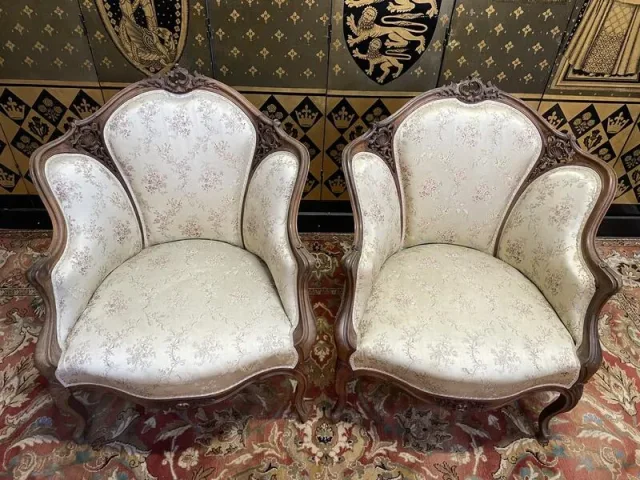 Paire de fauteuils bergères rocailles Louis XV