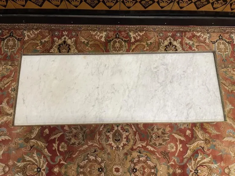 Louis XVI style coffee table in Carrara marble