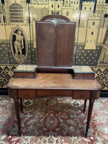 Coiffeuse de style Louis XVI en marqueterie