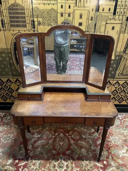Coiffeuse de style Louis XVI en marqueterie