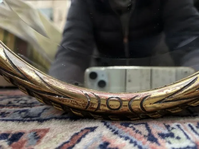 Miroir ovale en bois doré