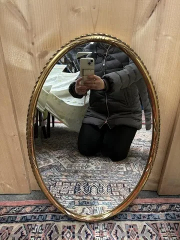 Miroir ovale en bois doré