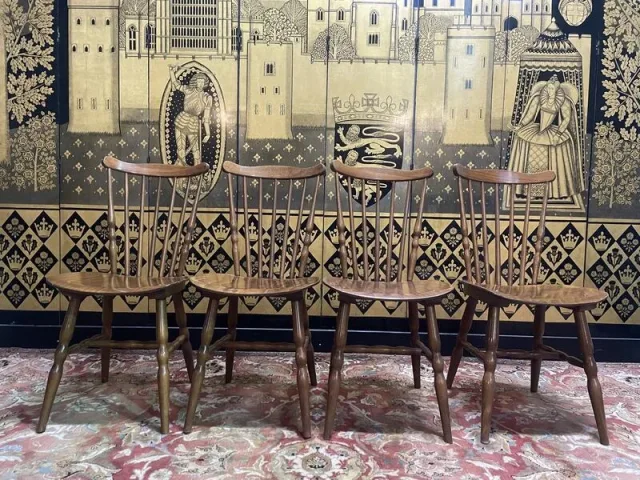 Suite de 4 chaises bistrot Baumann "Menuet"