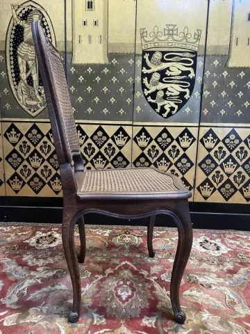 Suite de 6 chaises cannées style Louis XV en chêne