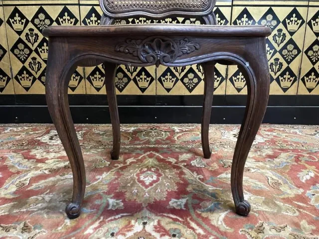 Suite de 6 chaises cannées style Louis XV en chêne