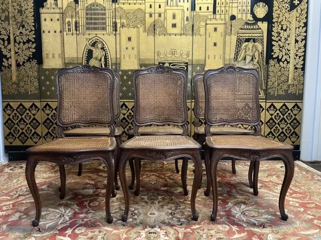 Suite de 6 chaises cannées style Louis XV en chêne
