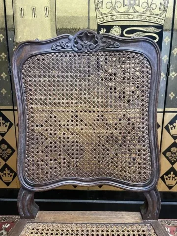 Suite de 6 chaises cannées style Louis XV en chêne