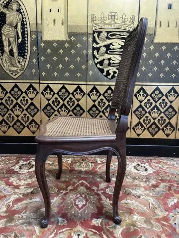 Suite de 6 chaises cannées style Louis XV en chêne
