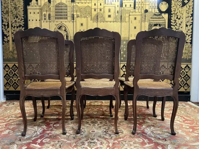 Suite de 6 chaises cannées style Louis XV en chêne