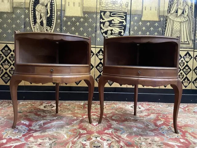 Paire de tables de chevets de style Louis XV