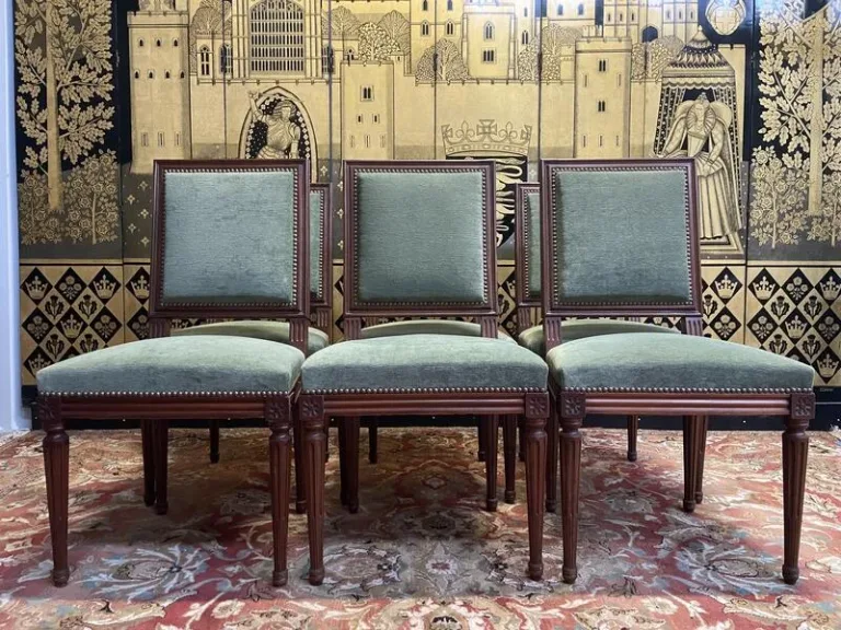 Suite de 6 chaises de style Louis XVI velours vert