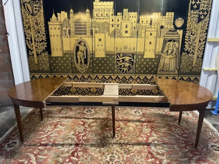 Table de salle à manger ovale de style Louis XVI. " André Jules"