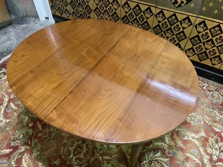 Table de salle à manger ovale de style Louis XVI. " André Jules"