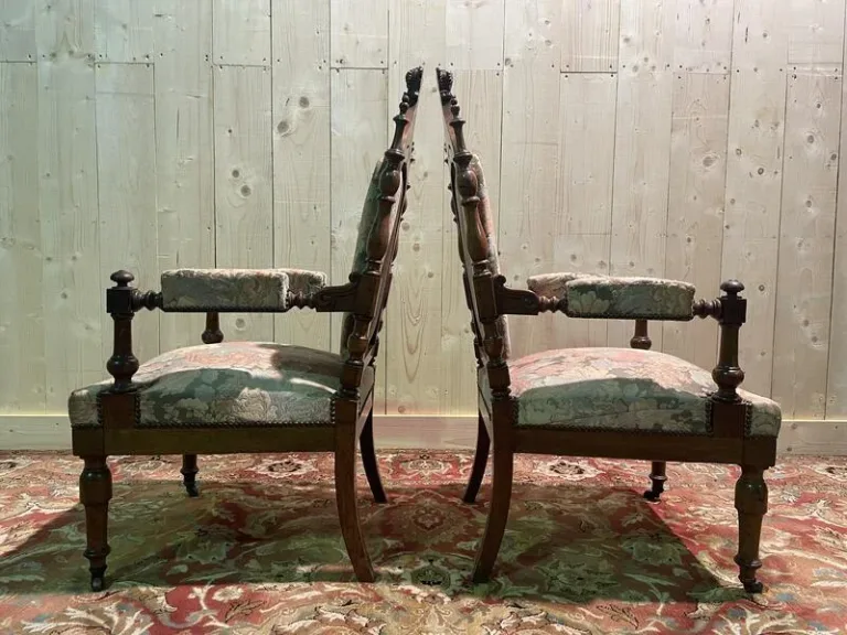 Paire de fauteuils de style Gothique