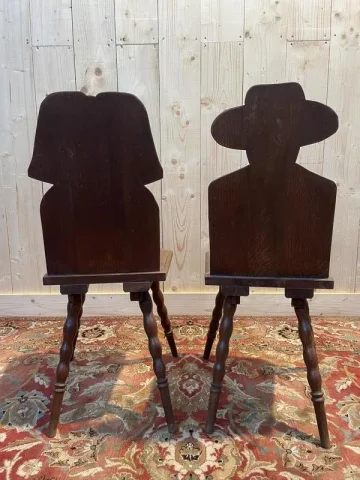 Suite de 6 chaises Alsaciennes en chêne sculpté