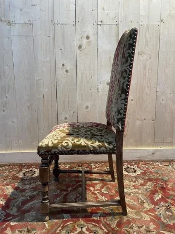 Suite de 8 chaises de style Louis XIII