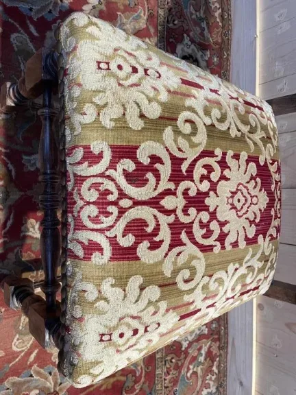 Suite de 8 chaises de style Louis XIII
