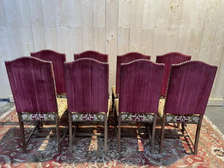 Suite de 8 chaises de style Louis XIII
