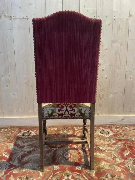 Suite de 8 chaises de style Louis XIII