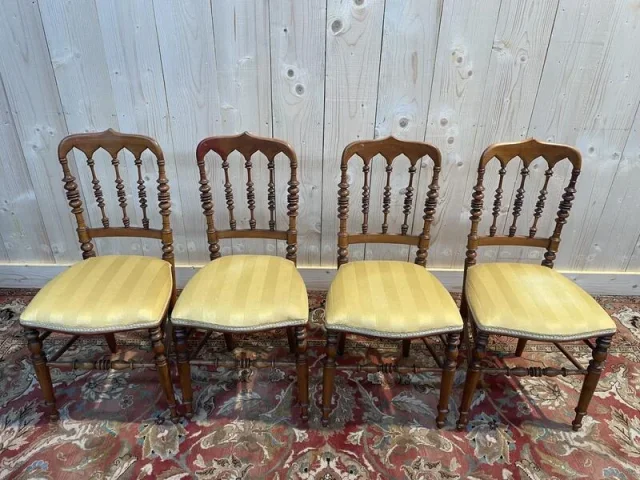 Suite de 4 chaises Napoléon III "Cathédrale"