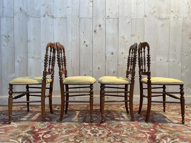 Suite de 4 chaises Napoléon III "Cathédrale"