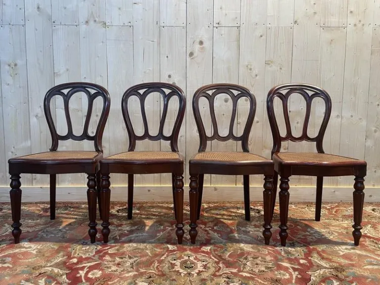 Suite de 4 chaises Louis Philippe cannées