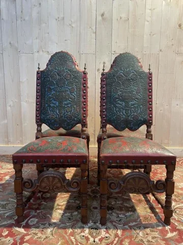 Suite de 4 chaises Louis XIII