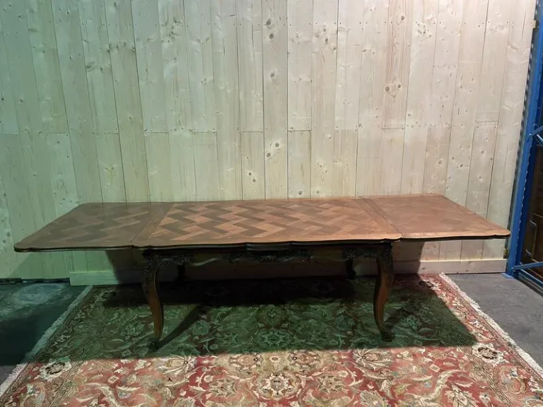 Table à l'italienne de style Louis XV en chêne sculpté