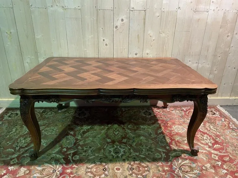 Table à l'italienne de style Louis XV en chêne sculpté
