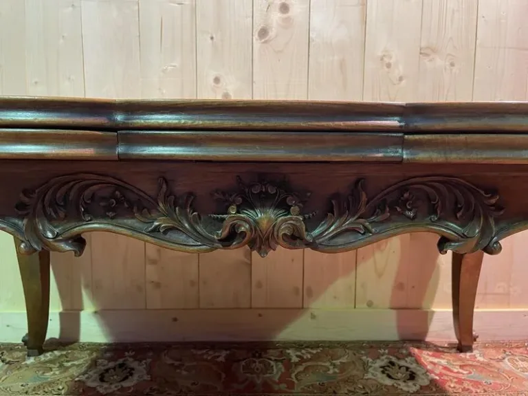 Table à l'italienne de style Louis XV en chêne sculpté