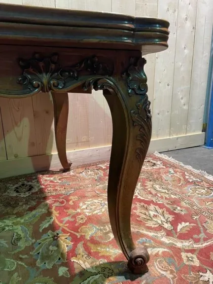 Table à l'italienne de style Louis XV en chêne sculpté