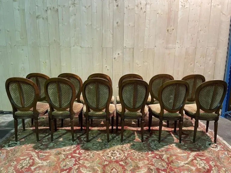 Suite de 12 chaises de Style Louis XVI