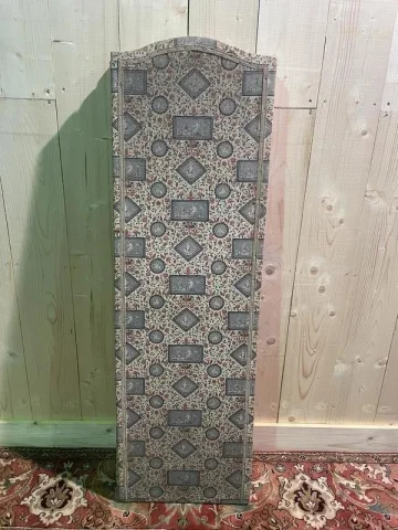 Paravent en tissu à motifs de scènes  et de fleurs