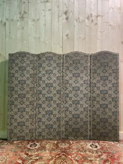 Paravent en tissu à motifs de scènes  et de fleurs