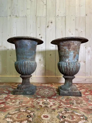 Paire de vases Médicis en fonte de fer