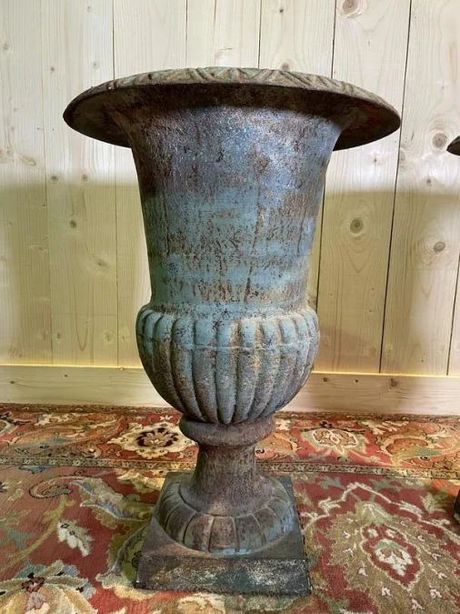 Paire de vases Médicis en fonte de fer