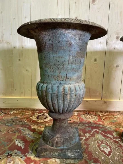 Pair of Medici vases in cast iron
