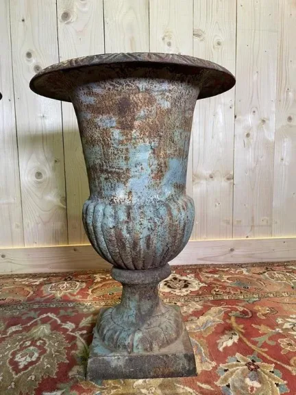 Pair of Medici vases in cast iron