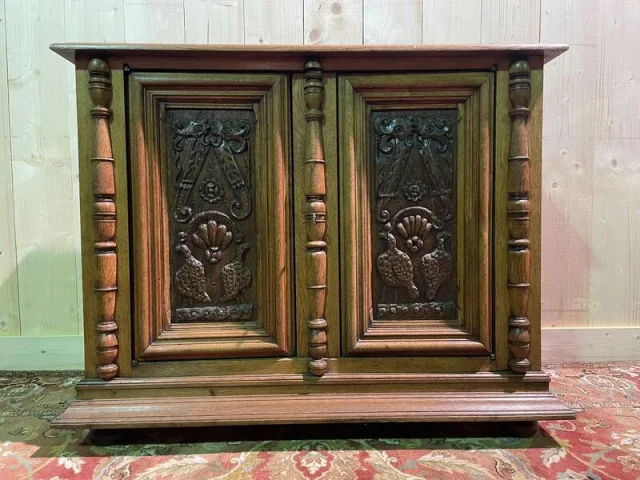 Buffet de style Renaissance en chêne sculpté