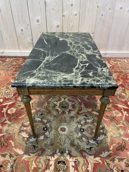 Table basse style Louis XVI en laiton doré et marbre