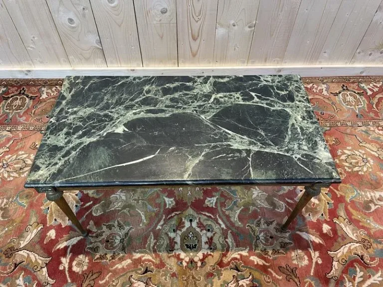 Table basse style Louis XVI en laiton doré et marbre
