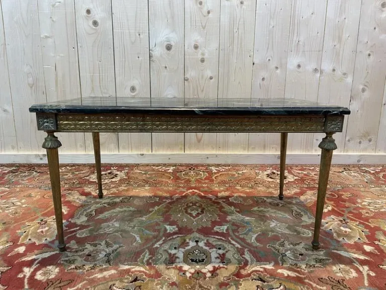 Table basse style Louis XVI en laiton doré et marbre