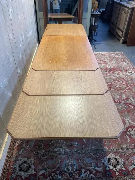 Table de salle à manger en chêne avec allonges intégrées