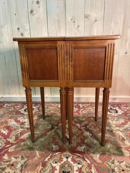 Paire de chevets de style Louis XVI  en merisier